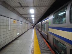 横須賀線から総武快速線へ直通。
馬喰町駅で降ります。