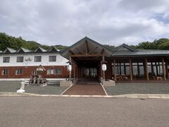 お昼は道の駅にでも行って食べようと思い、道の駅サロマ湖に立ち寄ったら、道の駅の上の方に素敵な建物があり、ランチの旗を見つけたので、入って見ました。