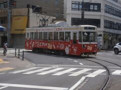  西大寺町電停を過ぎたところで線路はカーブしています。