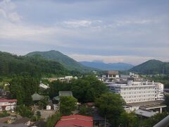 おはようございます
06:30過ぎに　起床します
秋保温泉TAOYAの　10階からの眺めです
暑くて　いい天気です

夫は既に　朝風呂に行ったみたいです