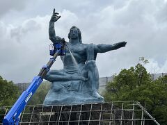 平和公園の像は工事中でした。