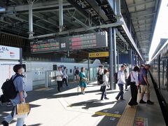 　部分開業の新幹線なので、武雄温泉で在来線特急にリレー。乗り換え時間はわずか３分ですが、余裕は充分にあります。
　僕ら以外の２組は、先頭と最後尾で写真を撮っていました。やるなぁ。
