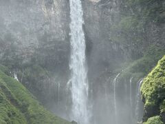 華厳の滝。
滝は凄いのですが、人が多く住んでいる近くに、こんな滝があることが驚きでした。
地元富山の称名滝は、大自然の中にあるので、自分が思っていたイメージとは違っていたか。

https://www.youtube.com/shorts/mdgDDtj58R8