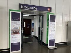 空港までは一駅。まだANAのカウンターは開いていないので、PPの使えるLuxxLoungeへ。ランドサイドにあってありがたい。