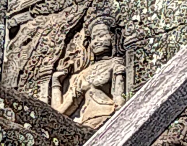 ジャヤーヴァルマン7世の王妃様だそうです。可愛い。