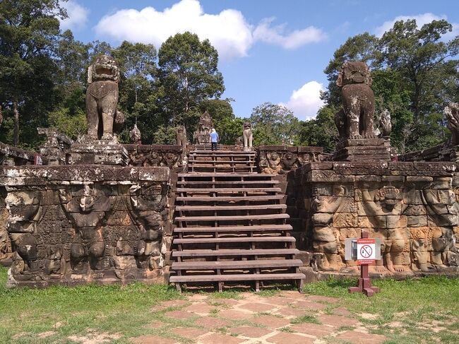 王宮のほぼ真ん中にあった階段。王宮の入口かなと勝手に推察。