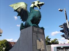 　ここは「竜の橋」４頭の竜が町を守っています。