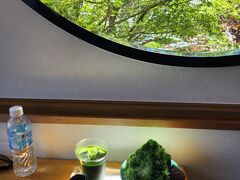 清水寺を出て徒歩2分ぐらいのところにある普門茶屋さんへ。

抹茶のかき氷(わらび餅つき)と抹茶ラテ
濃厚で美味しかった。

バスツアーは京都駅で終わり。
バスガイドさんがプロすぎて、まじで素晴らしかった。


