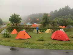 朝も早く４時半に利尻山に向けてキャンプ場を出発しました。