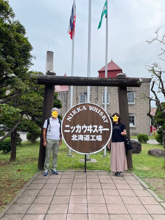 ツアーを終えて正門近くのこの場所で、別のツアーガイドさんから親切な声掛けを頂き、撮って頂きました