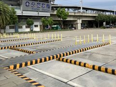 高鉄台南駅に到着

沙崙駅から電車で移動するか迷ったけど、新幹線のチケットがあればバスは無料と何処かで見た気がするので
ちゃんと調べて無かったけど時間もあるのでH31のバスに乗って台鐵台南駅へ行ってみる事に