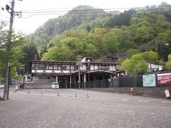 立山駅
天気予報どおり大雨です