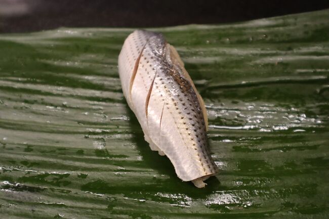 小肌<br />下拵えが素晴らしく、締めにもう一貫頂きました<br /><br />