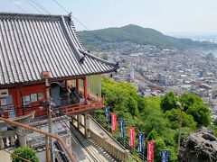 展望所から下っていくと真打ち登場、千光寺です！
よく観光案内の写真で撮影される場所でもあるそうです。