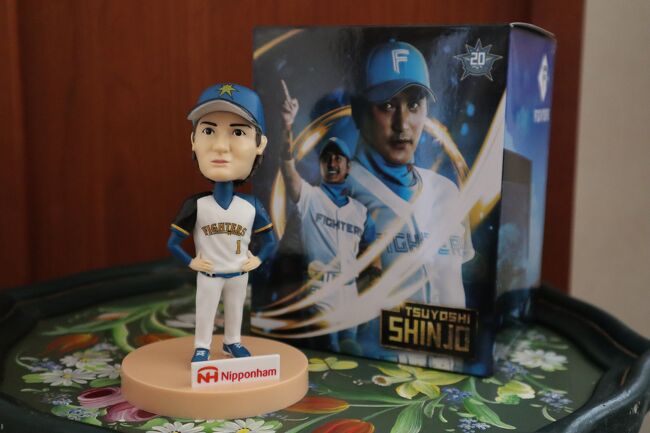 入場時に新庄監督のボブルヘッド人形を頂きました<br /><br />タダなので文句言うつもりないけど、それにしても似てないな～