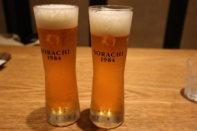 エスコンフィールドで一日楽しんで夕方に新広島駅から新千歳空港へ<br /><br />地域クーポンでお土産も買ったし、帰りのフライトは21時半の便なので、居酒屋で北海道最後の酒盛り<br />サッポロビールのソラチなるビールがあったので頂きました<br /><br />20時を回ると、店じまいの店も増えて、空港内も寂しい雰囲気が漂います