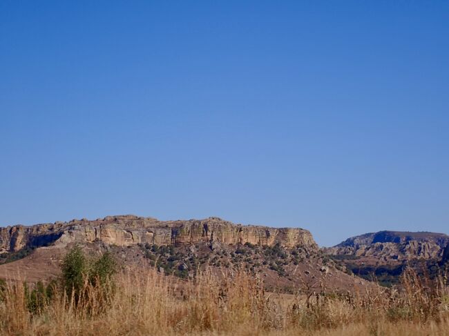 今度は、グランドキャニオンの様な岩山です。