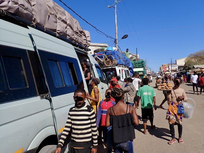 バスを降りて、休憩します。