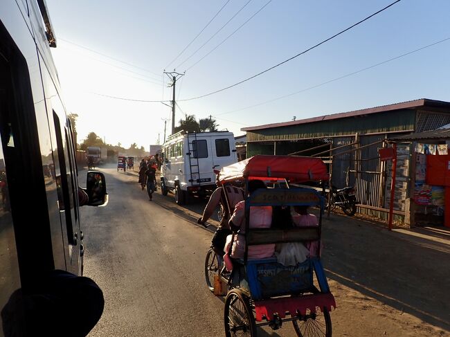 16:48<br />トゥリアラの街に入って来ました。
