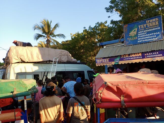 16:53<br />トゥリアラの街に到着。