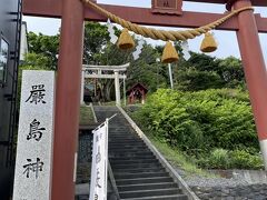 チェックインを済ませ、厳島神社にお参りに行ってきました。
宿のすぐそばなのですが、すごい急な坂を登り、息切れしてしまいました。