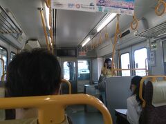 今回は、先頭の車両に。
夏休み初日とはいえ、高校は部活や補習もあるので、学生の利用も多数。それ以外にも、一般の人もかなり乗っており、９割程度の乗車率。わざわざ立つ人もいるくらい。

２０２０年の改正で新設されたこの列車、ずいぶん利用者には浸透しております。