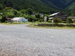 高源寺第三駐車場に車を止めさせていただきました！！

梅花藻群生地まで100メートルほどです♪♪

帰りには、お寺さんにお参りさせていただきますので！！