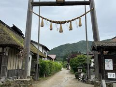 途中、大きな鳥居があり、この先もうちょっと歩いたところにある「高倉神社」へと続く道です。