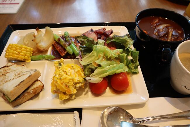 ついつい取り過ぎてこのありさま<br />北海道の食材が豊富で、どれも美味しかったです