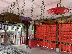 車だったので、以前から行ってみたかったこちらに来れました！
こじんまりした神社ですが、色々飾り付けられていて華やかです。