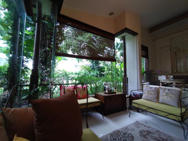 冷房が効いたロビーで説明を受けます。<br />開店時間に予約していましたが、他のお客さんはいませんでした。