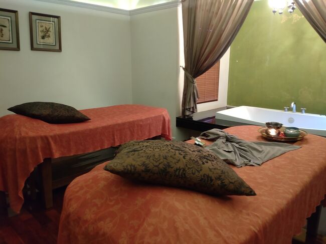 広いツインルームを私1人で貸し切り。