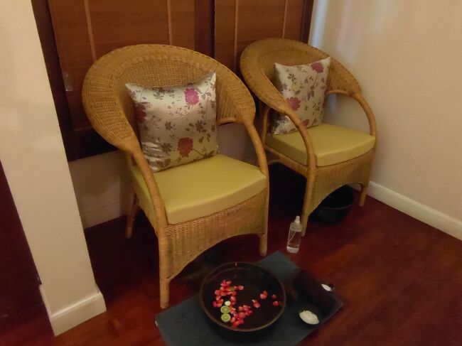 フットバスで足を綺麗に洗ってもらいました。