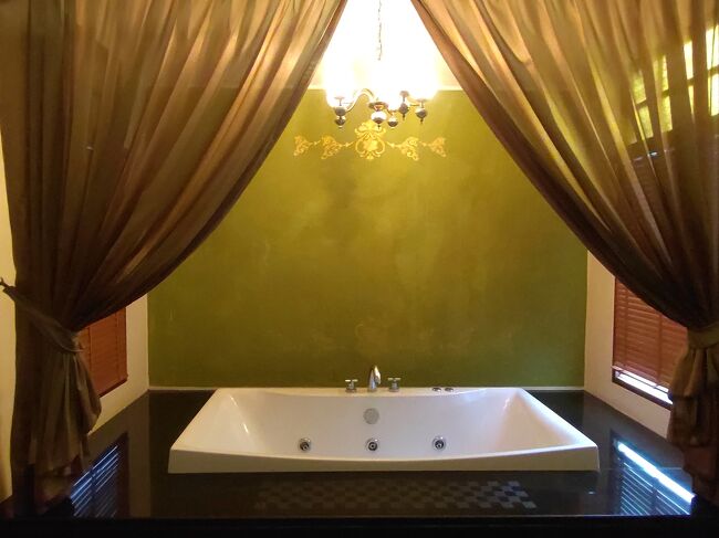 スクラブとアロマオイルマッサージの２時間コース。<br />気持ちが良くて半分くらい寝てたような気がします。<br />マッサージ後はシャワーを浴びて終了です。