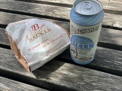 近くのスーパで買ってきたパンとビール。
ハムを挟んだ歯ごたえのあるパン。この旅でたくさん食べました。
