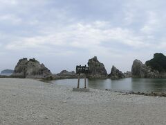 浄土ヶ浜・・・水遊びにはまだ早いのかな
