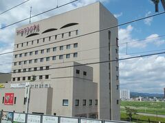 駅のホームから今日宿泊のニューミヤコホテル足利本館です