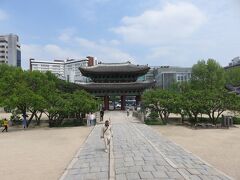 弘化門から外に出て、昌徳宮と昌慶宮を終わりにします