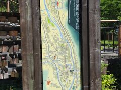 橋を渡ってすぐのところに 湯原温泉 公園があります