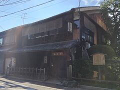 カフェの斜め向かいには坂本龍馬で有名な寺田屋があります。