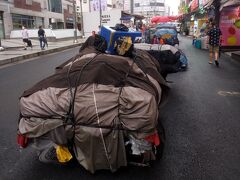 南大門市場
今日は1日雨予報だったので、閉まっている店が多かったです