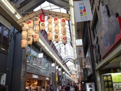 河原町で電車を降りて、地下通路を歩いて地上に出るともう京極商店街
今回はグレイスリー京都三条にお宿を取りました。
