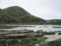 11:45　竜串（たつくし）海岸（高知県土佐清水市竜串）
地質の博物館といわれるほどの珍しい岩礁風景が続きます。
