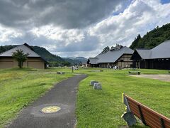 広場の方から建物を撮ってみました。