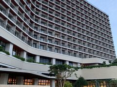 お昼を食べ損ねて
とりあえずホテルへ・・・

今回の初泊2泊は「沖縄プリンスホテルオーシャンビューぎのわん」
まだオープンして1年経ったか、経たないかって位新しい☆