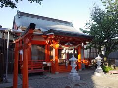 大橋の少し下流には、稲荷神社もあります。