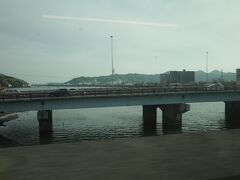 現在の幹線は、もう一つ下流の潮江橋。路面電車も走る橋で、桂浜などに通じます。