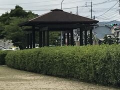 森永公園で少し休憩です。
こちらはあの森永の創始者にちなんだ公園だそうです。
元々、伊万里乳製品工場があった場所だとか。
公園は凄く小さく金曜日中帯でしたが訪れている人は皆無でした。

