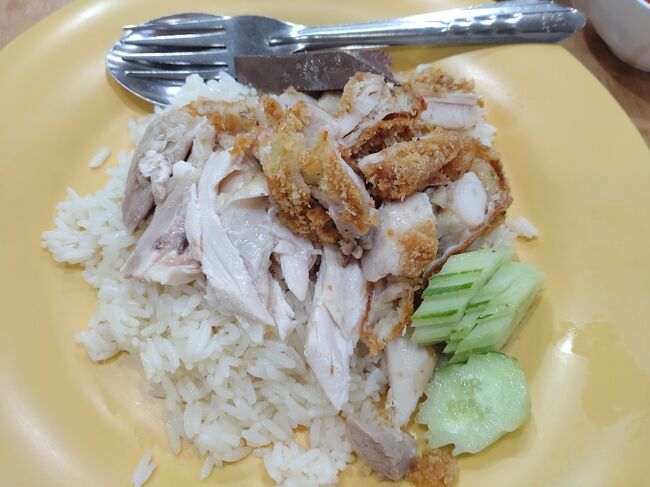 カオマンガイの２種盛りです。<br />お米に鶏の出汁がしみていて美味しかったです。
