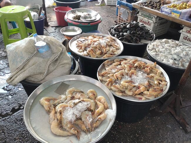 魚介系のお店。<br />おかずを売っていお店もあるので、この近辺に宿をとって朝食をお持ち帰りで購入して食べるのも有りだと思いました。